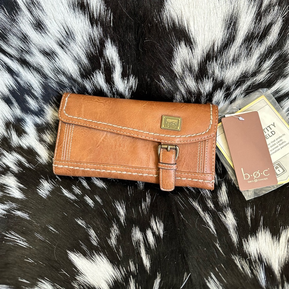 NWT This B.O.C. Amherst checkbook wallet